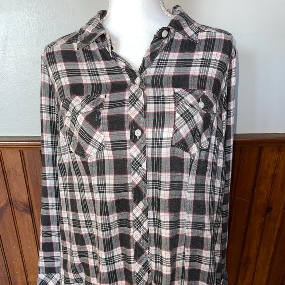 Women's Torrid Black White Red Plaid Long Sleeve Button Down Shirt‎ Size 1 - Picture 1 of 6